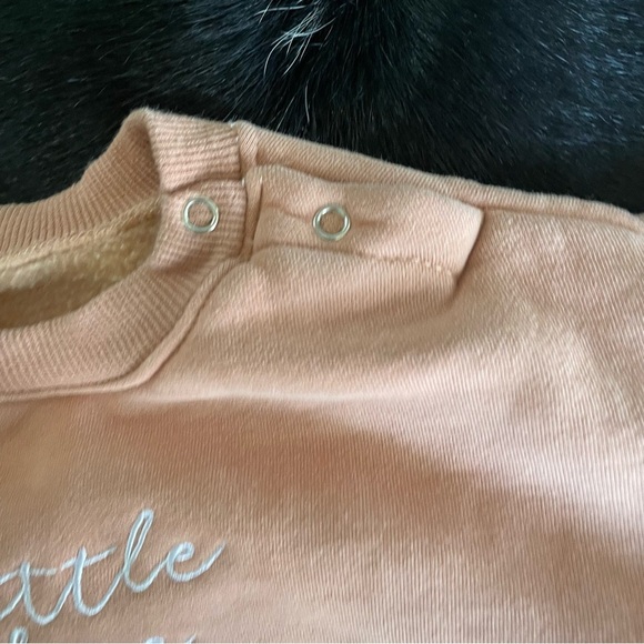 Boutique NWOTS  “Little  Love” Bubble Sweatshirt Romper! Fits 6-12 And 12-18 Mon - Picture 4 of 9